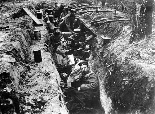 German soldiers in their trenches near Antwerp (September 1914)